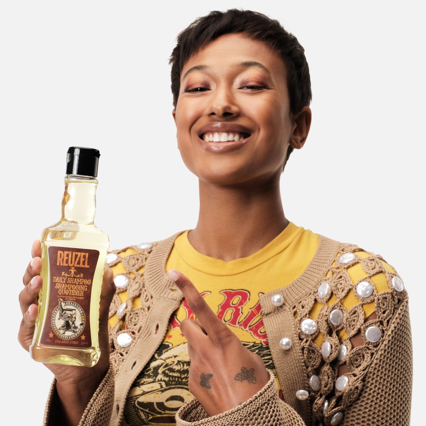 White Smoke Reuzel Daily Shampoo, Cleanses Hair and Scalp, 11.83 oz