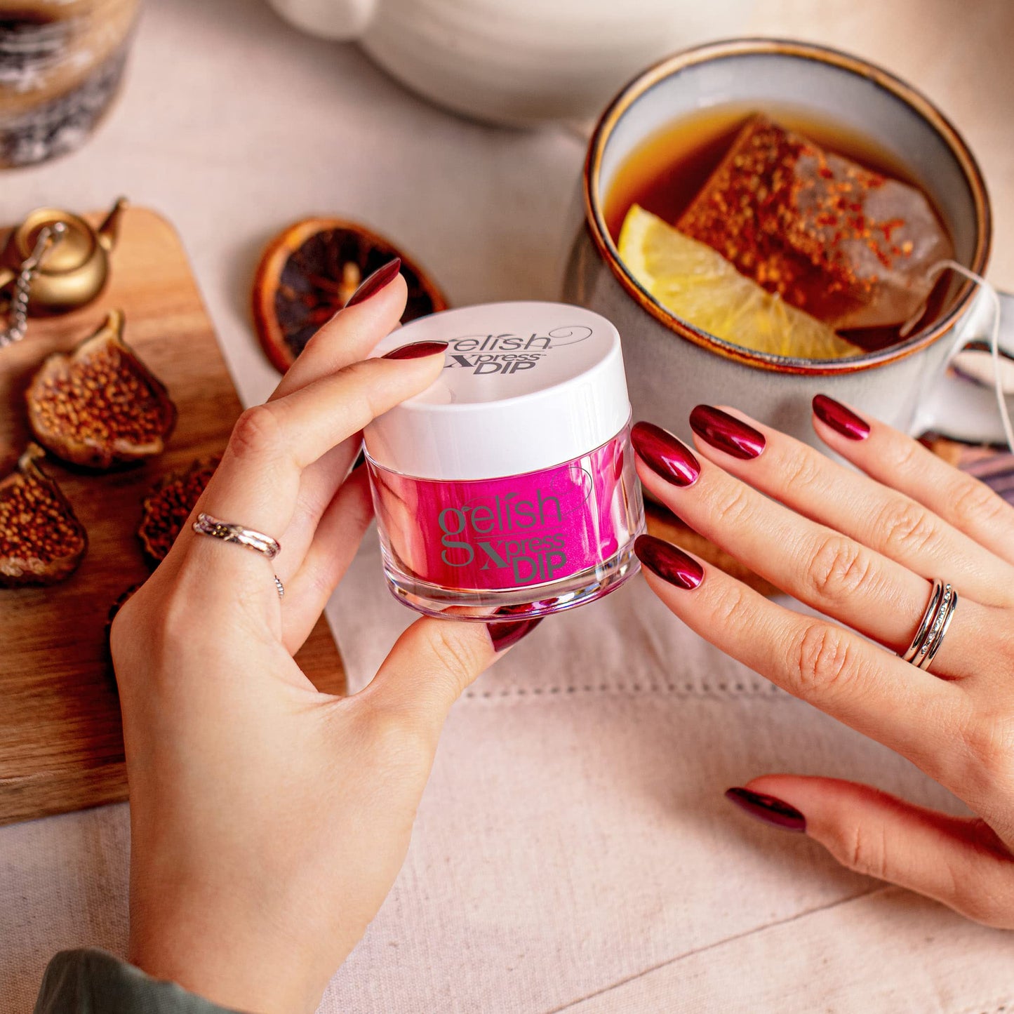 Thistle Gelish Xpress Dip I'm So Hot - Red Nail Dip Powder, Vibrant Color, Professional Quality, High Shine, Chip-Resistant, 1.5 ounce.