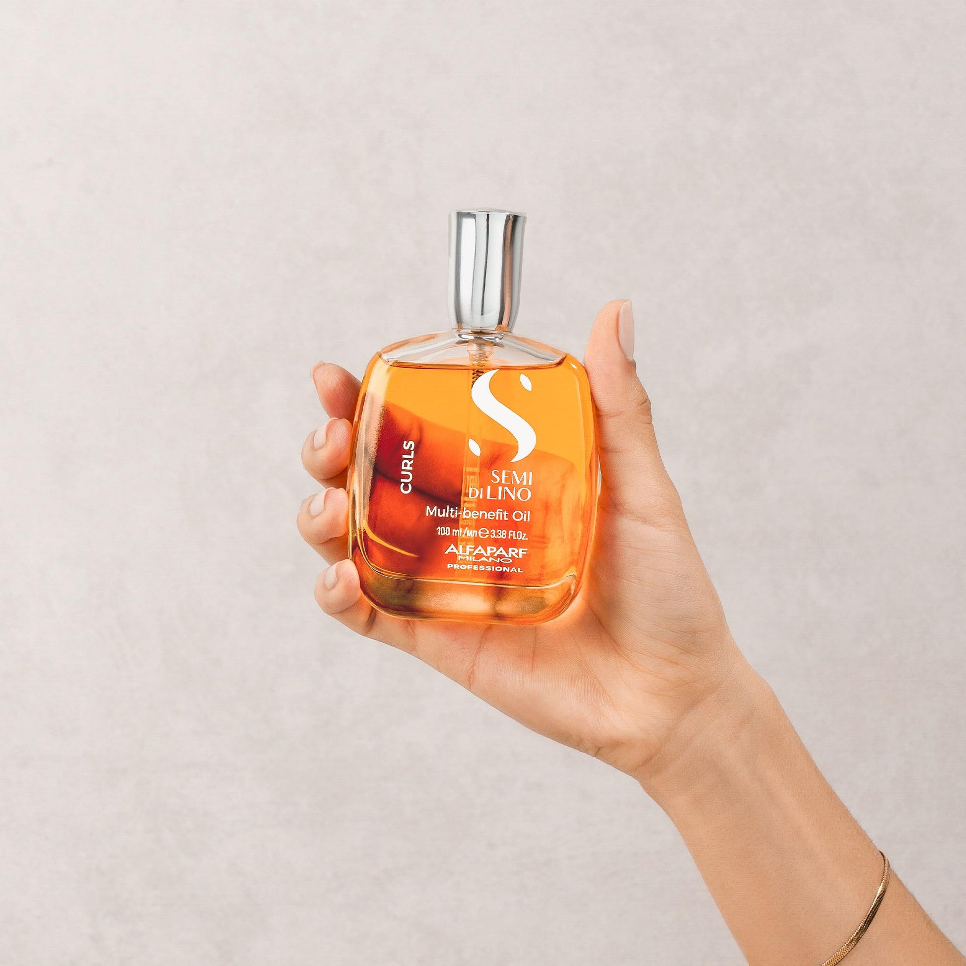 Light Gray Alfaparf Milano Semi di Lino Curls Nourishing Hair Oil for Wavy and Curly Hair- Lightweight Multi-Benefit Serum - Reduces Frizz - Adds Shine and Hydration - Humidity and Heat Protection - 3.38 fl. oz.