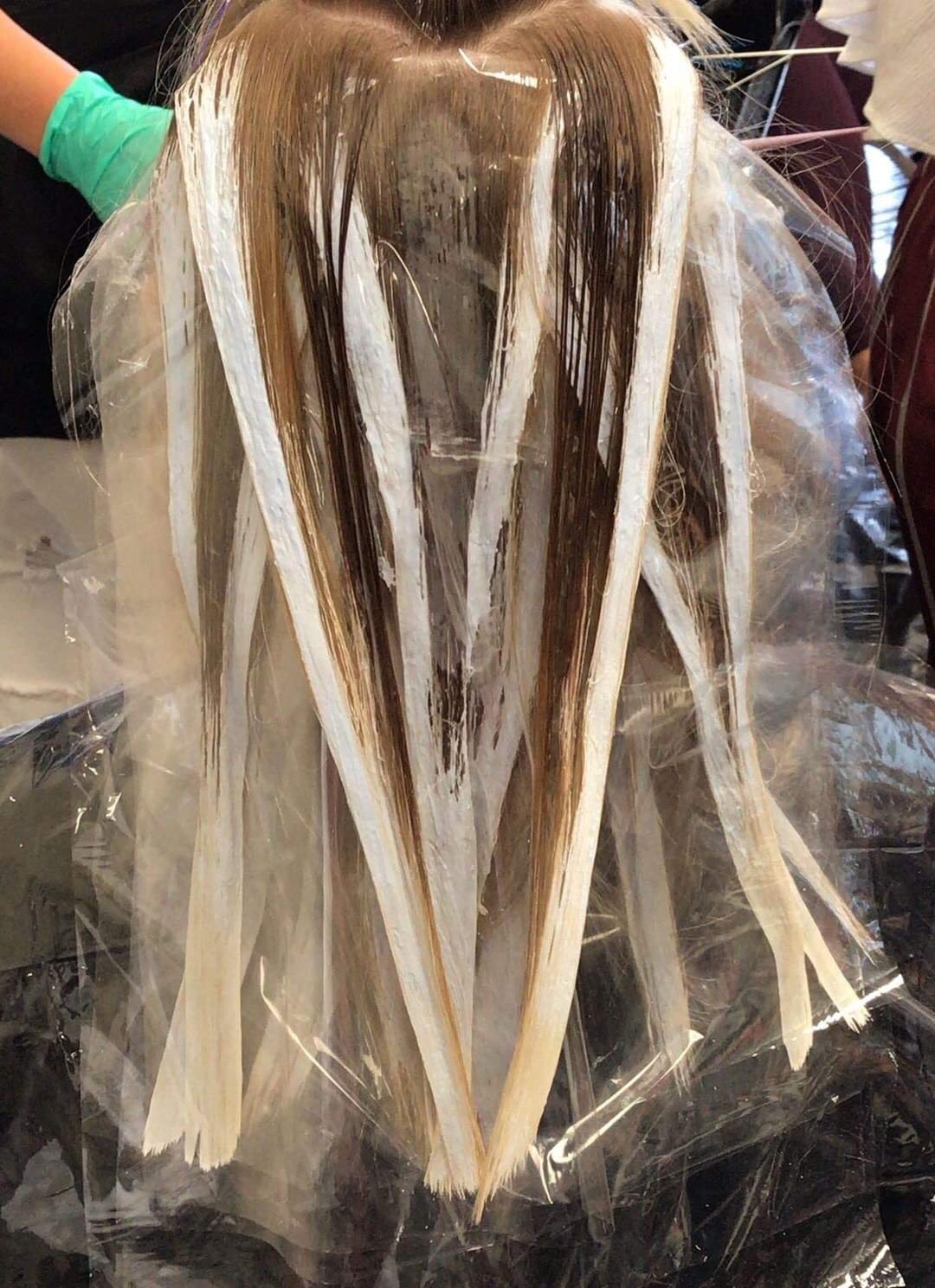 Rosy Brown FRAMAR Cling Free Balayage Film - Saran Wrap for Balayage with Hair Bleach, Hair Dye, Zero Cling Film, Customizable Length - 300 Feet