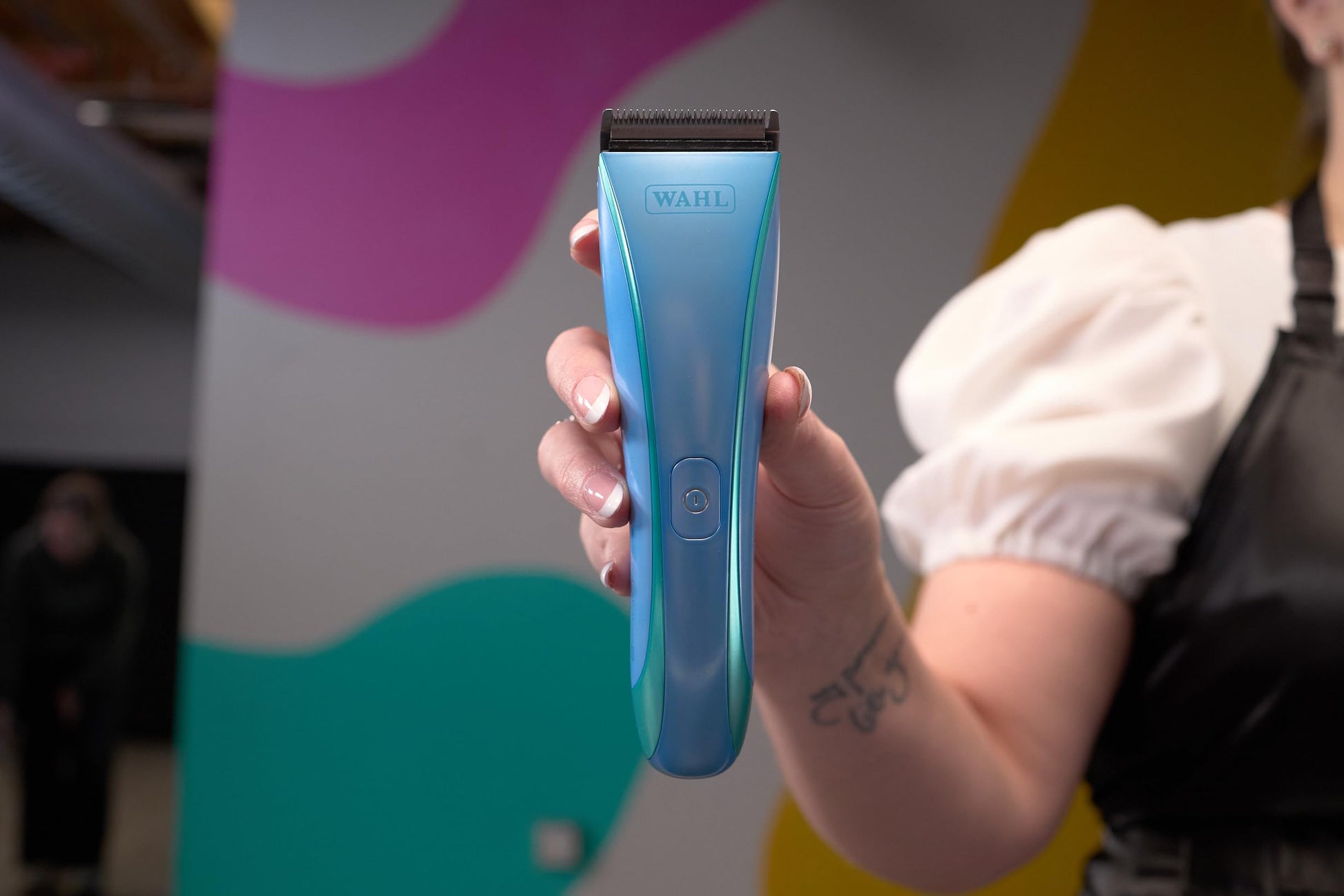 Black Wahl Pro Animal Motiva2 - Professional Pet Clipper for Dogs, Cats & Horses - Cordless - Digital Display with LED Indicator - Textured Grip - Easy to Carry & Travel Lock - Blue Ivy