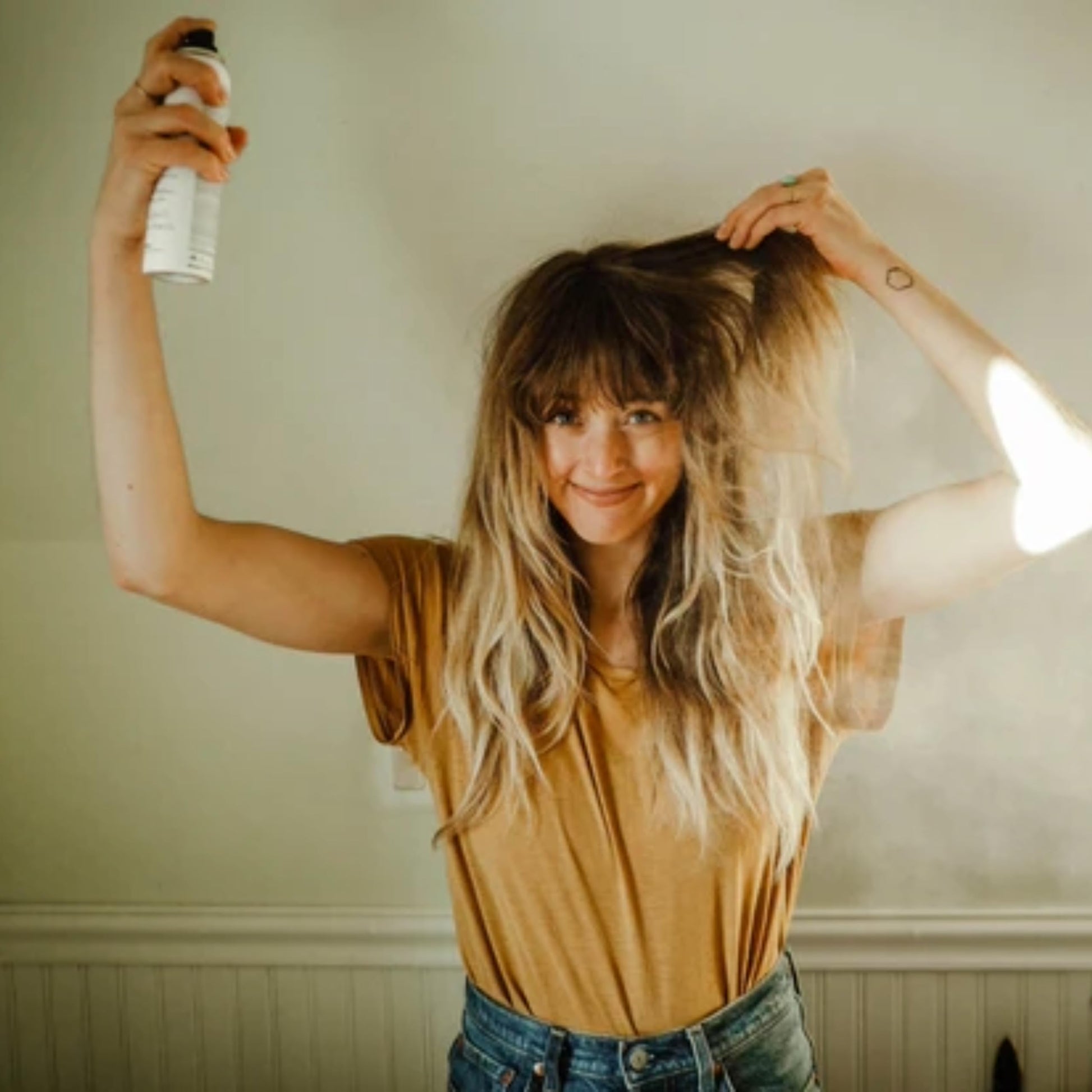 Dark Sea Green Davines Hair Refresher Dry Shampoo, Oil-Absorbing Volumizing Spray - Instantly Cleans & Refreshes Hair without Water - Rice Starch Formula Leaves No White Residue or Build-Up, 5.07 Fl Oz