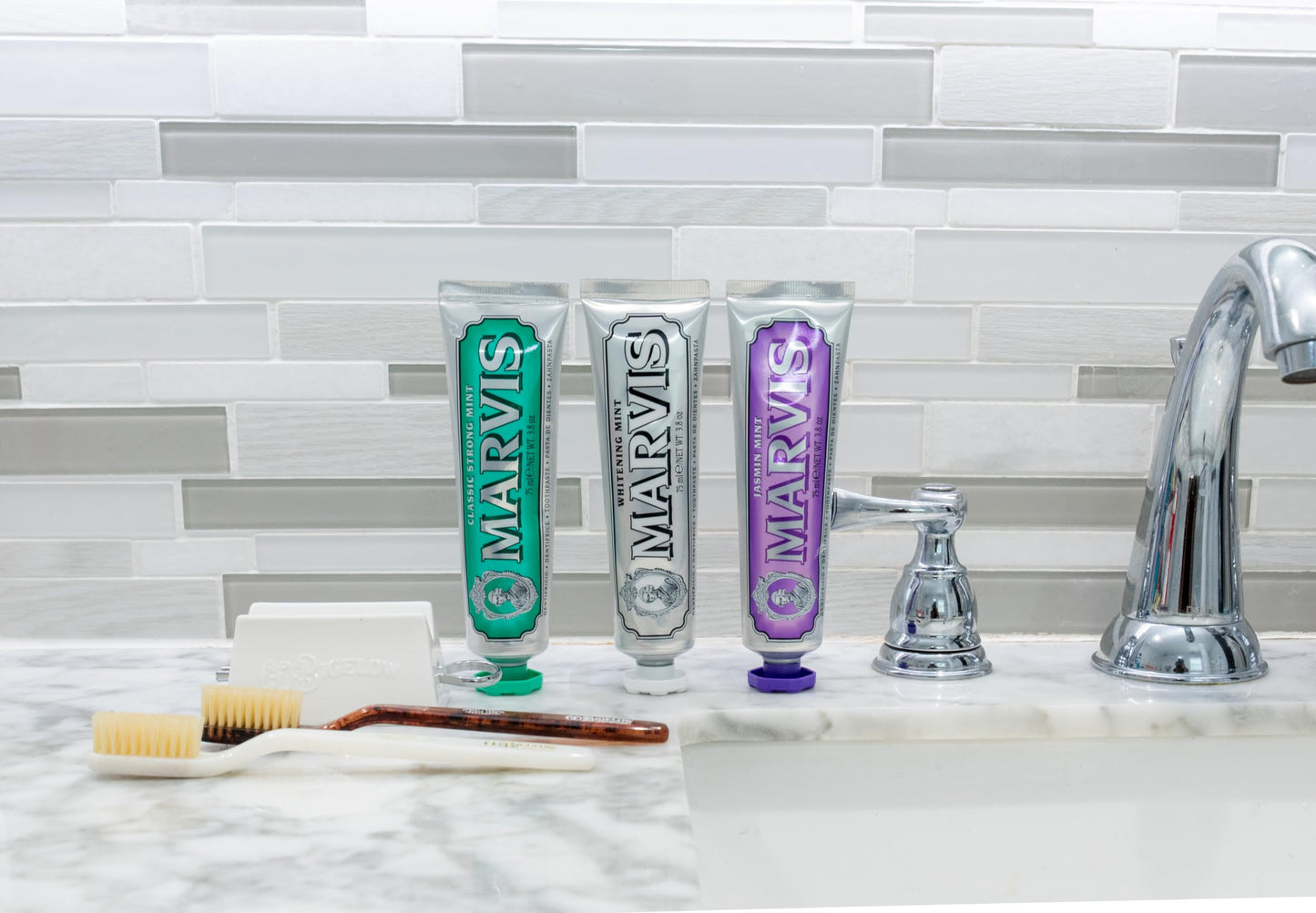 Light Gray Marvis Whitening Mint Toothpaste, 3.8 Ounce (Pack of 1)