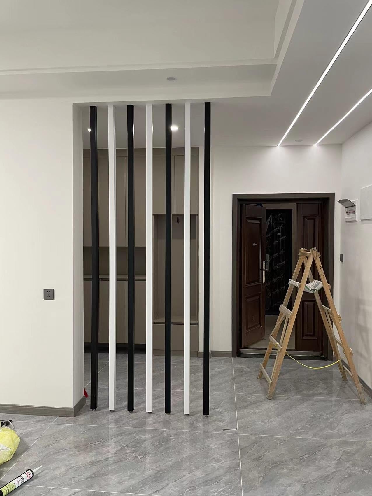 Dark Gray Space Divider Post/ Divisores De Habitacion for Office - Alcove Studio/ Pets/ Kids Bedroom Wall Partition Decor, Black White Wooden Room Divier Freestanding Retractable, Tall 7.8ft/ 7.5ft/ 7.3ft/ 7ft