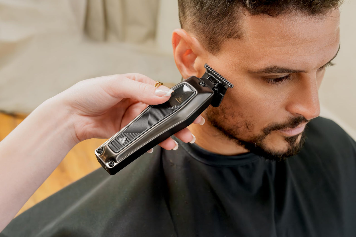 Gray Andis 562703 Recon Professional Barber Vector Motor Beard & Hair Cordless Trimmer, DLC T-Blade, USB-C Charging with Premium Charge Stand, Black