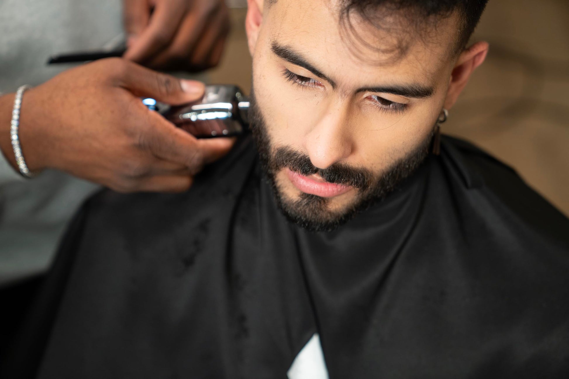 Dark Slate Gray Andis 562627 GTX-EXO II Professional Cordless Lithium-ion Electric Beard & Hair Trimmer with Charging Stand, Black Chrome