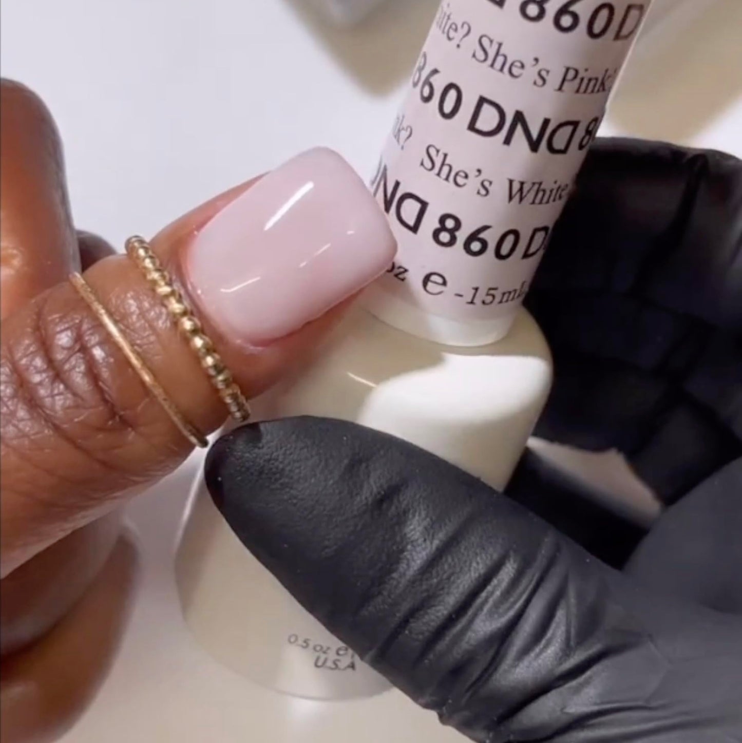 Light Gray DND Gel Polish Set, Sheer Collection, UV/LED Gel Polish and Air Dry Nail Lacquer, Matching Chip-Free Polish Duo, 860 She’s White? She’s Pink?, 0.5 Fl Oz