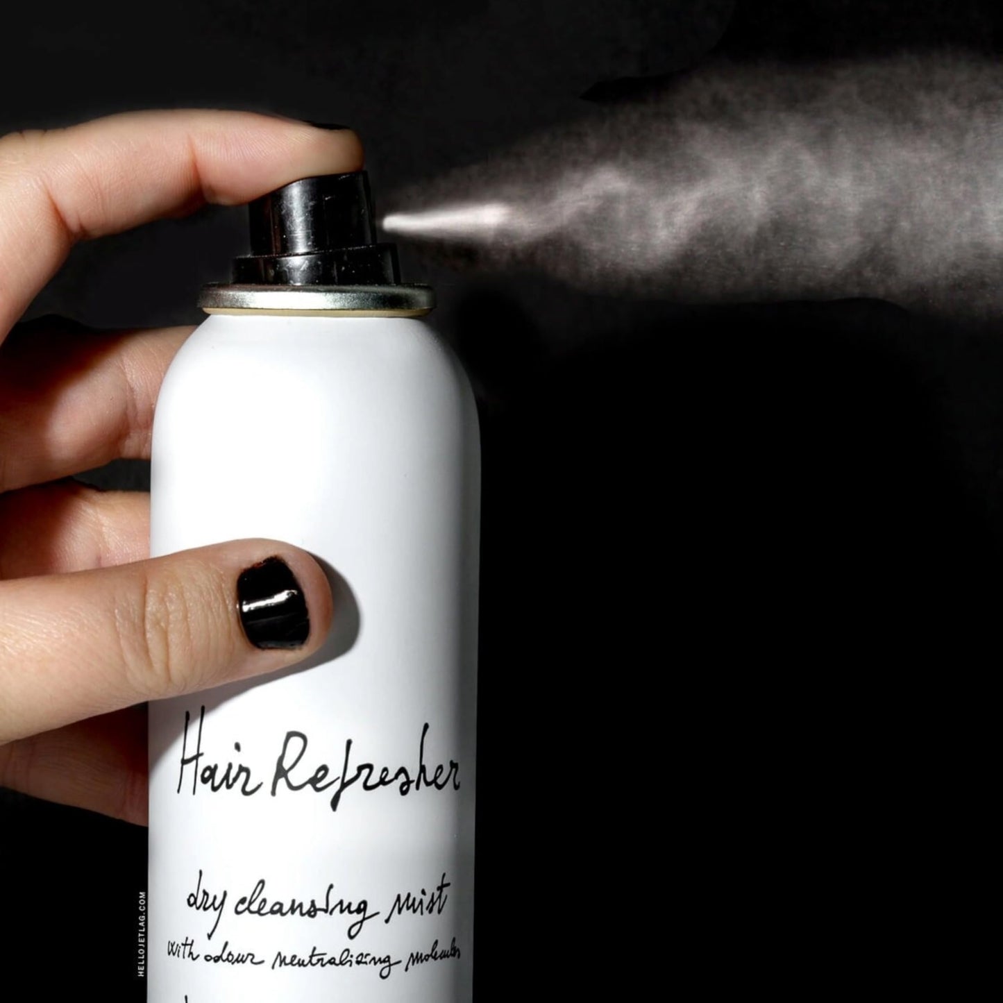 Black Davines Hair Refresher Dry Shampoo, Oil-Absorbing Volumizing Spray - Instantly Cleans & Refreshes Hair without Water - Rice Starch Formula Leaves No White Residue or Build-Up, 5.07 Fl Oz