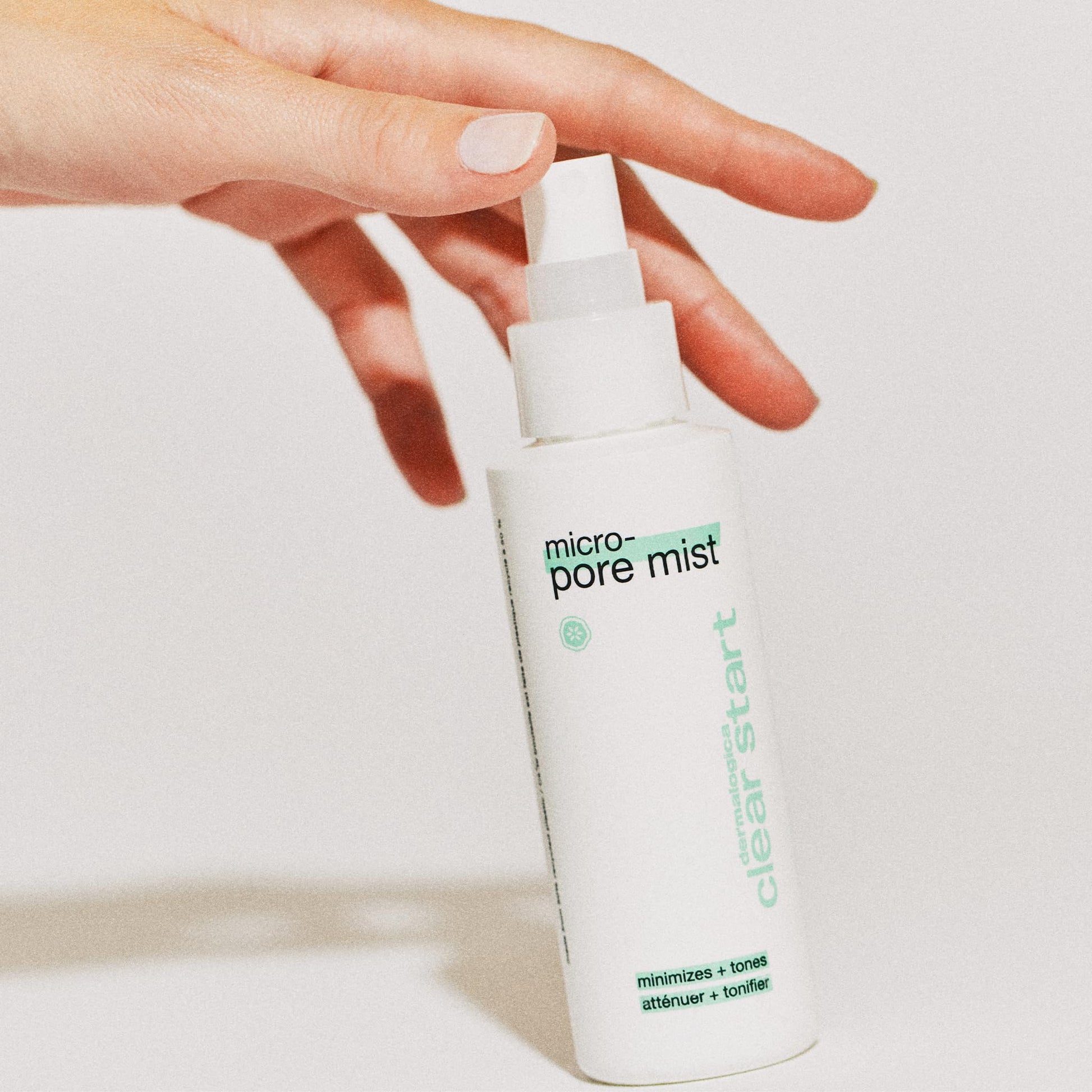 Light Gray Dermalogica Clear Start Micro-Pore Mist, Facial Toner Mist with Niacinamide + Witch Hazel, Minimizes Pores, Brightens & Evens Skin Tone