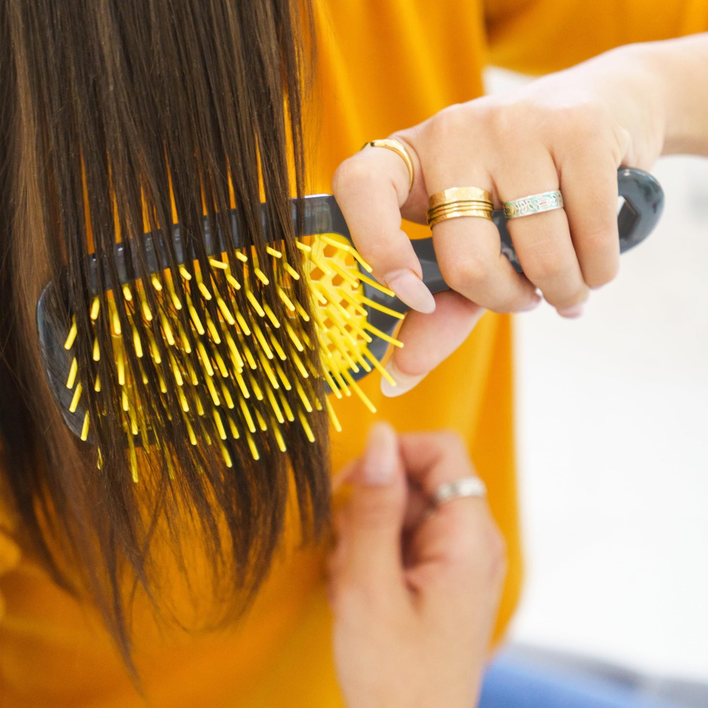 White Smoke FHI Heat UNbrush Detangling Brush for Pain-Free Brushing on All Wet or Dry Hair Types — Durable DuoFlex Anti-Static Bristles, Lightweight Handle, Vented Hair Brush, Sun Ceremony