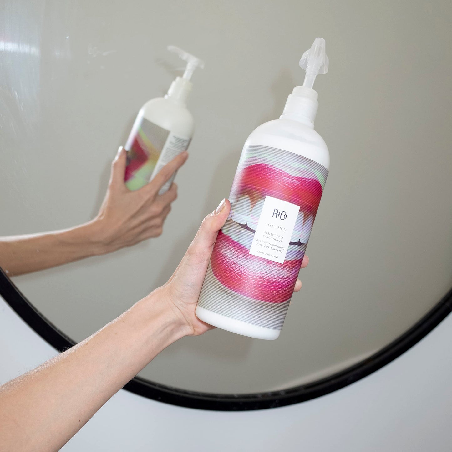 Gray R+Co Television Perfect Hair Conditioner 1000 ml / 33.8 oz