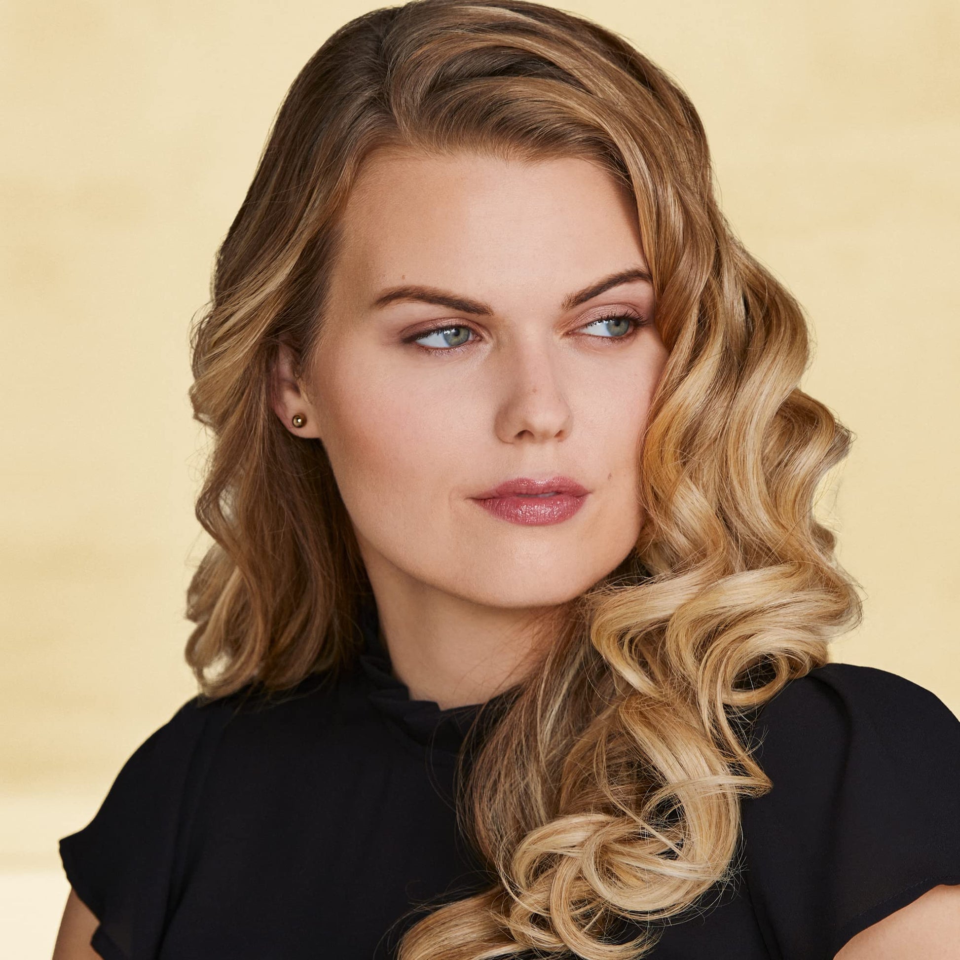 Pale Goldenrod Hot Tools Pro Artist 24K Gold Extra Long Curling Iron | Long Lasting, Defined Curls (1 in)