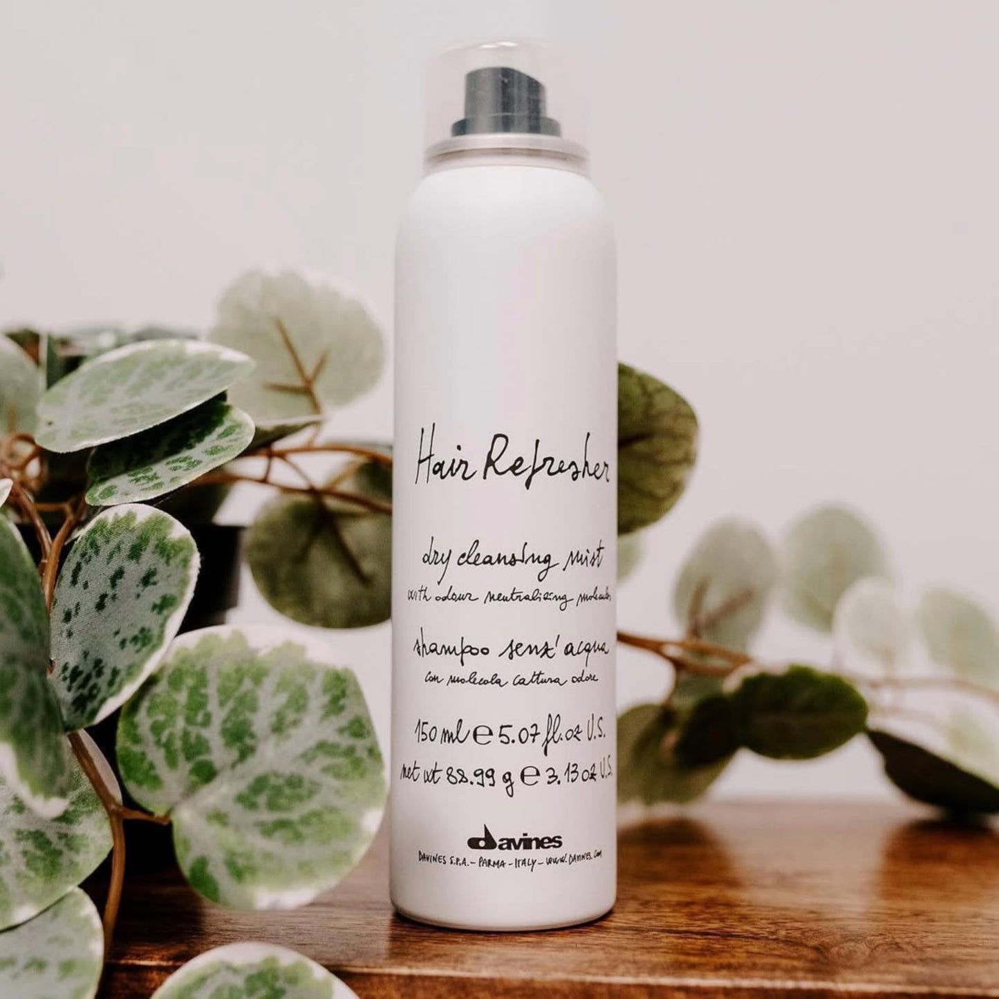 Light Gray Davines Hair Refresher Dry Shampoo, Oil-Absorbing Volumizing Spray - Instantly Cleans & Refreshes Hair without Water - Rice Starch Formula Leaves No White Residue or Build-Up, 5.07 Fl Oz