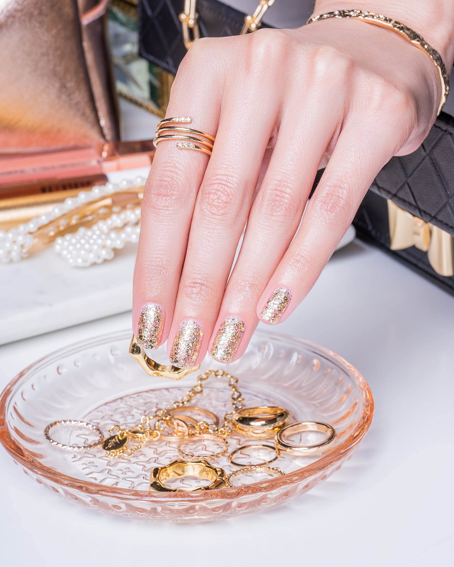 Thistle Gelish Xpress Powder Dip Collection (All That Glitters Is Gold) Gold Nail Dip Powder, Vibrant Color, Professional Quality, High Shine, Chip-Resistant, 0.3 ounce.