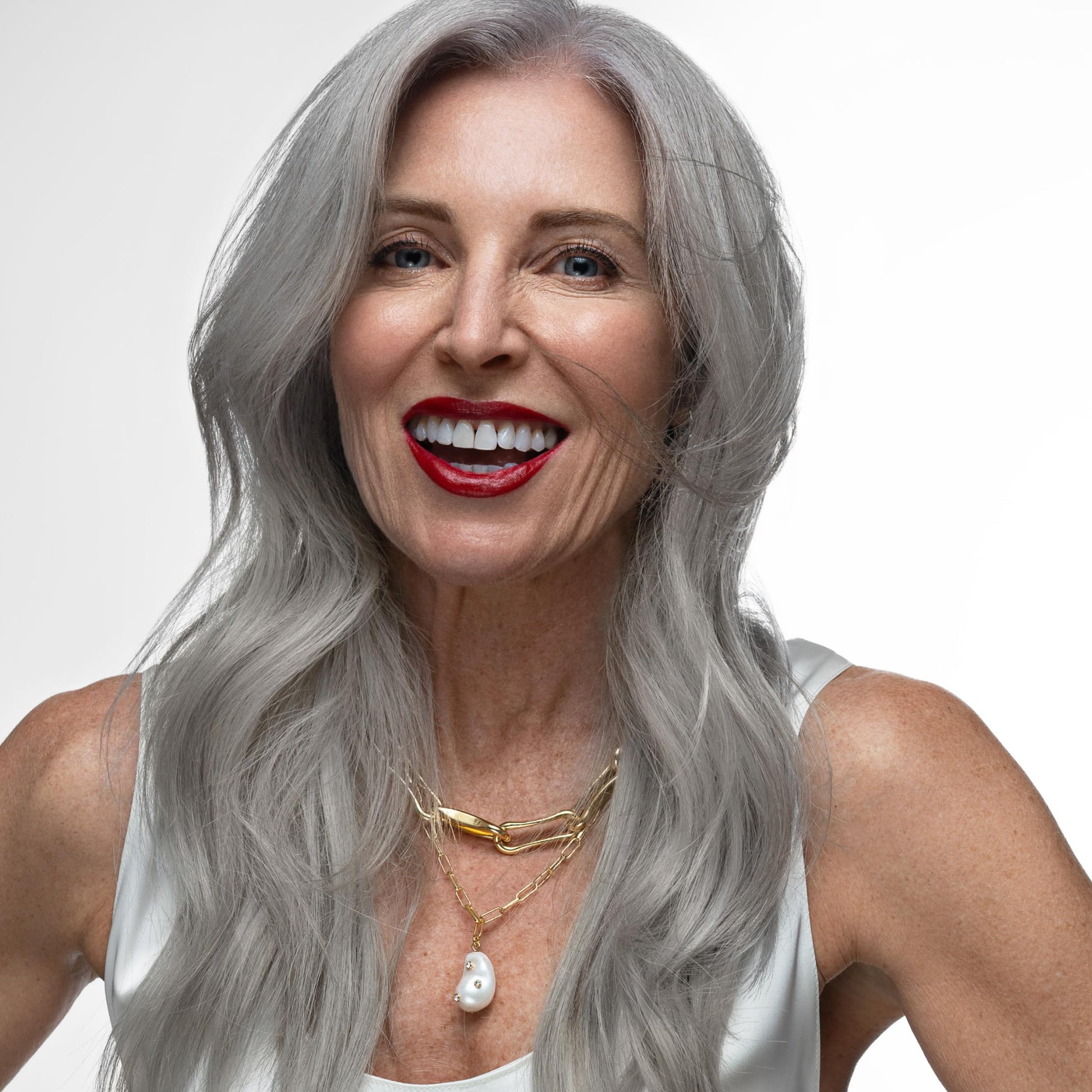 White Smoke AGE beautiful Hydrating Mask for Wiry, Coarse Silver or Gray Hair, with Silk Amino Acids & Keratin, Deeply Condition & Reduce Frizz for Smooth, Shiny Hair
