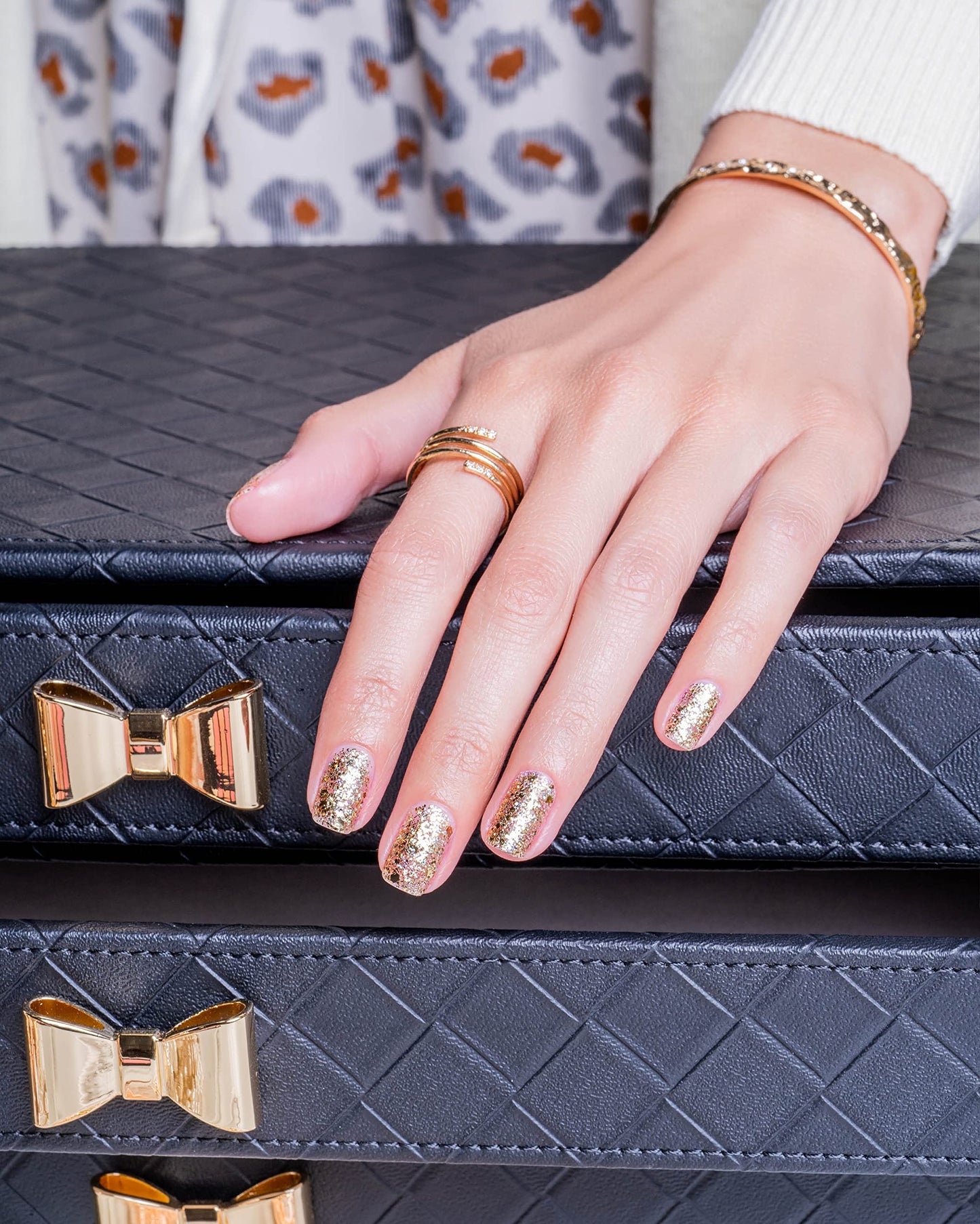 Dim Gray Gelish Xpress Dip Powder, All That Glitters Is Gold Long-Lasting Nails. Featuring ColorFusion Technology, Odor-Free, Vitamin-Infused Formula, and Up to 21 Days of Chip-Free Wear, 1.5 ounce
